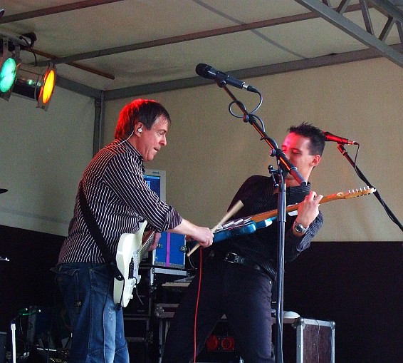 Schneverdingen, Crossover, Helmut Scholz (Gitarre) Schneverdingen, Crossover, Helmut Scholz (Gitarre)