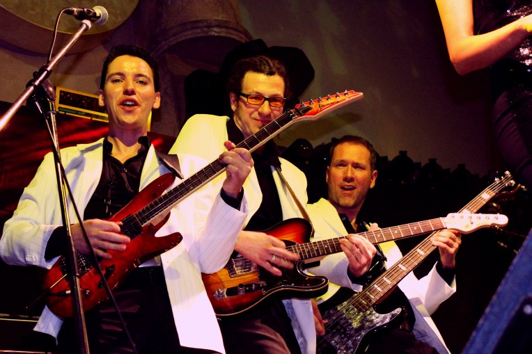 Sweat, Trofana Royal, Ischgl, Österreich, Helmut Scholz (Gitarre) Sweat, Trofana Royal, Ischgl, Österreich, Helmut Scholz (Gitarre)