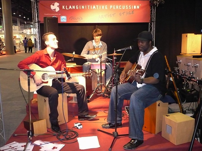 Musikmesse Frankfurt, Klanginitiative Percussion, Myk Sno, Helmut Scholz (Gitarre) Musikmesse Frankfurt, Klanginitiative Percussion, Myk Sno, Helmut Scholz (Gitarre)