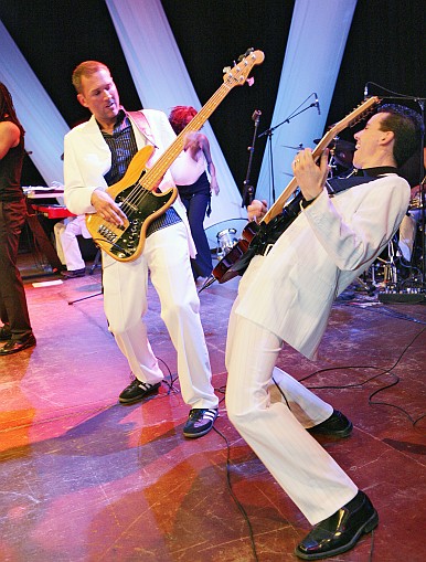 Christian Sachs (Bass), Helmut Scholz (Gitarre) Christian Sachs (Bass), Helmut Scholz (Gitarre)