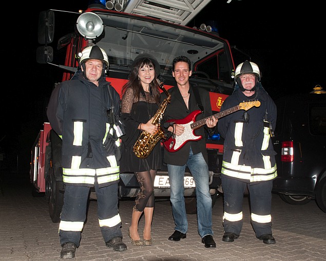 Nebelmaschine löst Feuerwehreinsatz aus; Celia Baron und Helmut Scholz Nebelmaschine löst Feuerwehreinsatz aus; Celia Baron und Helmut Scholz
