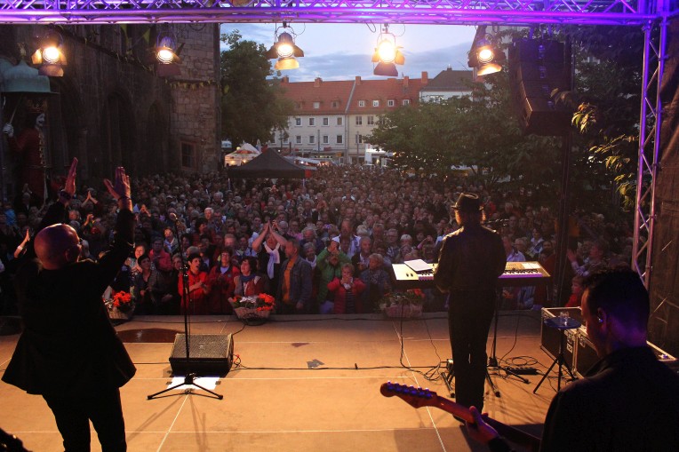 Rathausplatz Nordhausen, Night Fever, Helmut Scholz, Gitarre Rathausplatz Nordhausen, Night Fever, Helmut Scholz, Gitarre