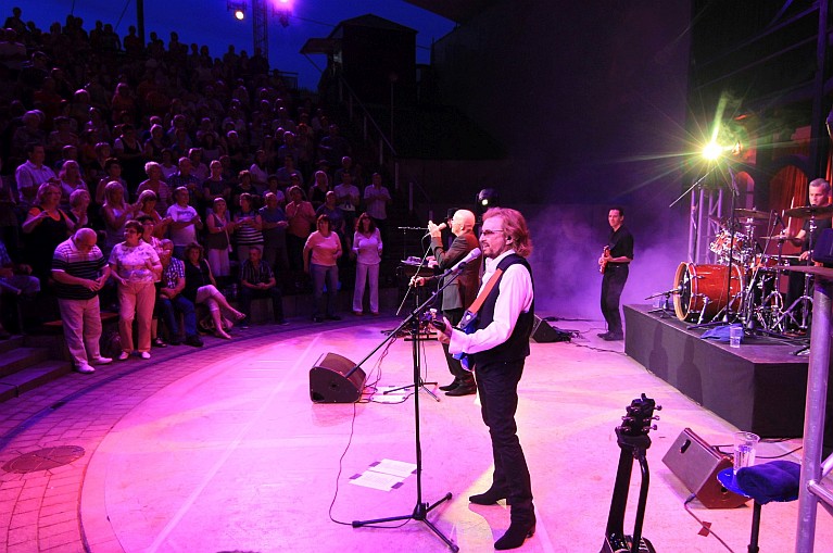 Licht und Sound Amphitheater Senftenberg, Night Fever, Helmut Scholz, Gitarre Licht und Sound Amphitheater Senftenberg, Night Fever, Helmut Scholz, Gitarre