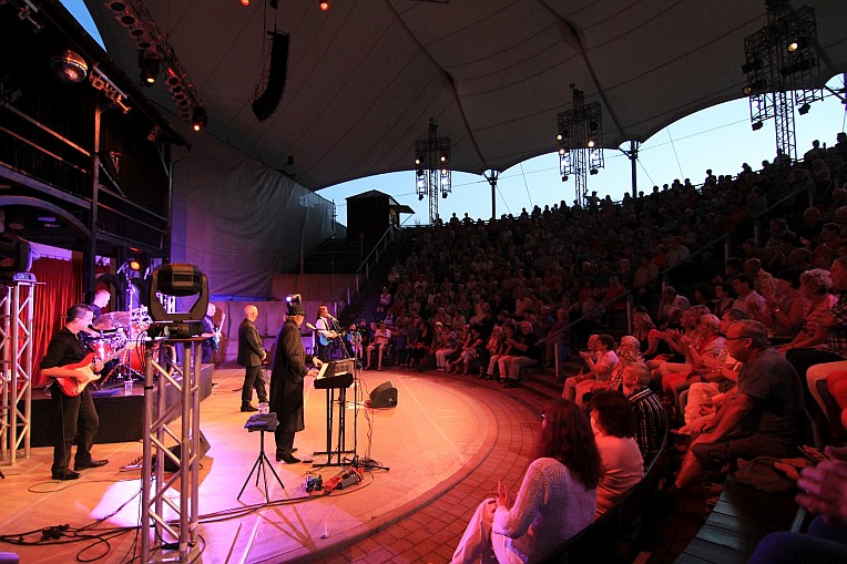 Amphitheater Senftenberg, Night Fever, Helmut Scholz, Gitarre Amphitheater Senftenberg, Night Fever, Helmut Scholz, Gitarre