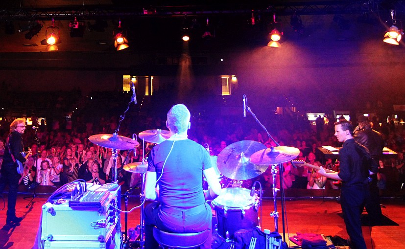 Offenbach Stadthalle, Night Fever, Helmut Scholz, Gitarre Offenbach Stadthalle, Night Fever, Helmut Scholz, Gitarre